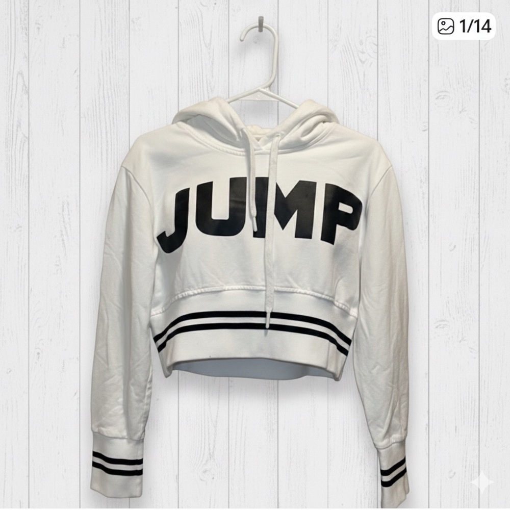 Jump Women’s White & Black Graphic Crop Hoodie Sweatshirt Size Small Athleisure